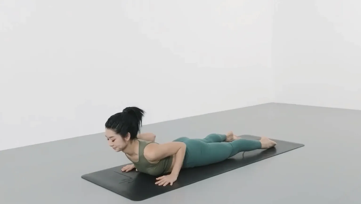 四个瑜伽动作,让你的背影更美丽-要炼 四个瑜伽动作,让你的背影更美丽-要炼